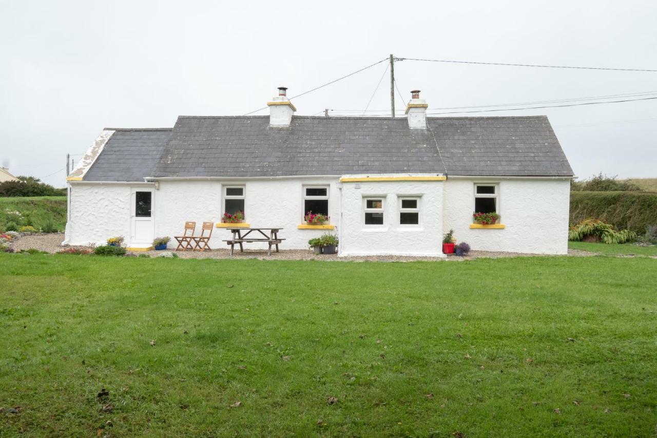Yellow Cottage, Doolin Knockfin Cross Roads Kültér fotó